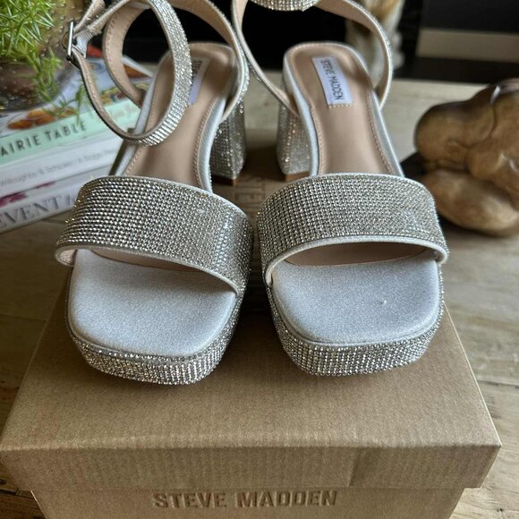 NEW STEVEN MADDEN RHINESTONE HEELS - SIZE: 9 - Picture 6 of 6